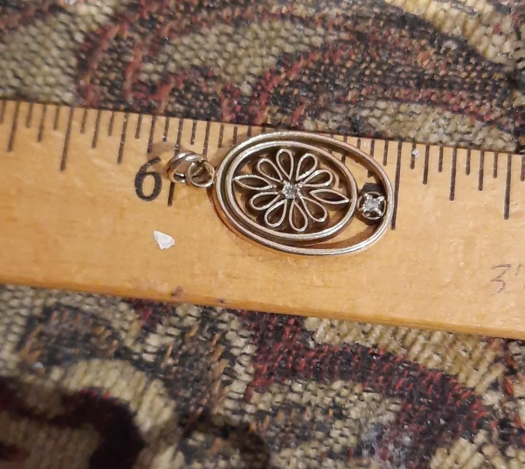 Authentic Avon solid 10k yellow gold Vintage Diamond 1979 Charm image indicator(7)