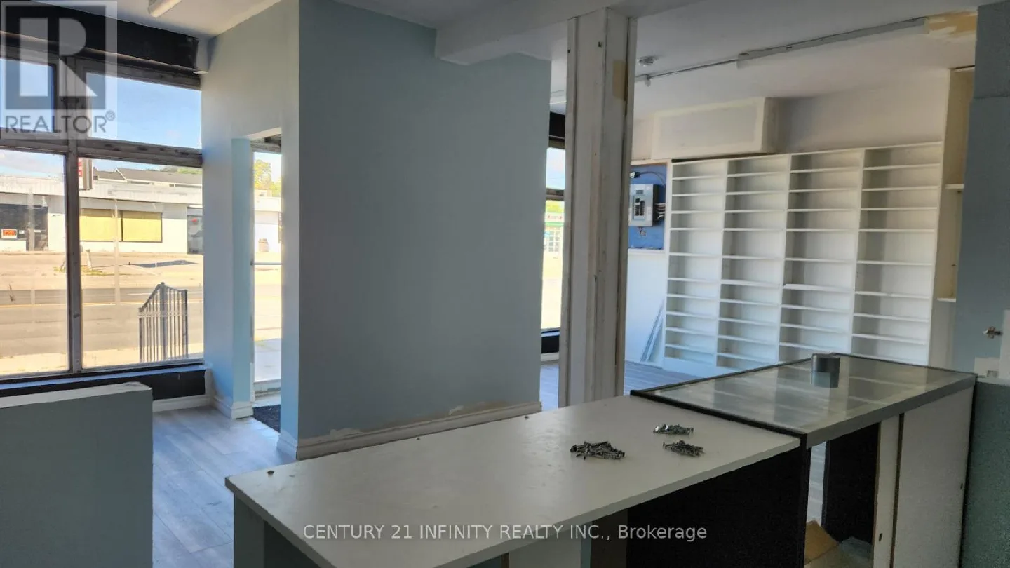 High exposure commercial unit for rent; immediately available image indicator(3)