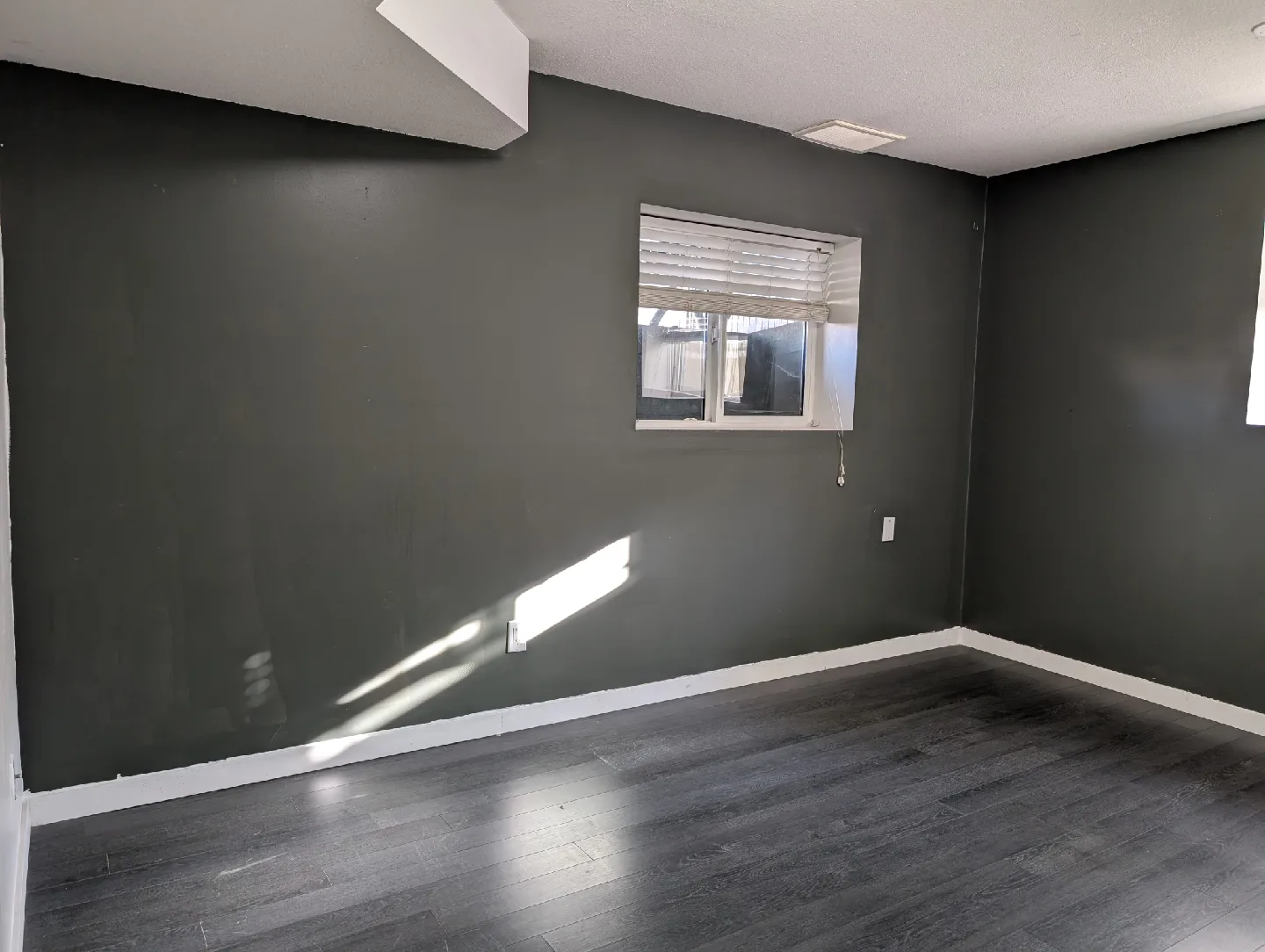 One bedroom basement for rent image indicator(2)