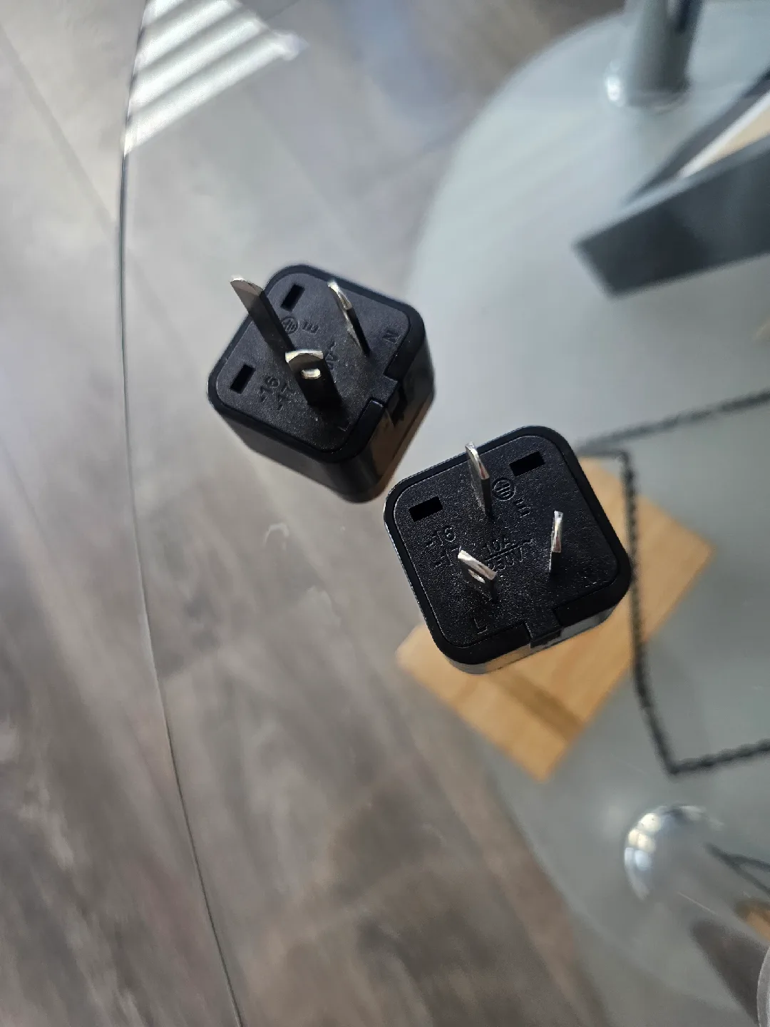 Travel Adapter Plug - Black image indicator(2)