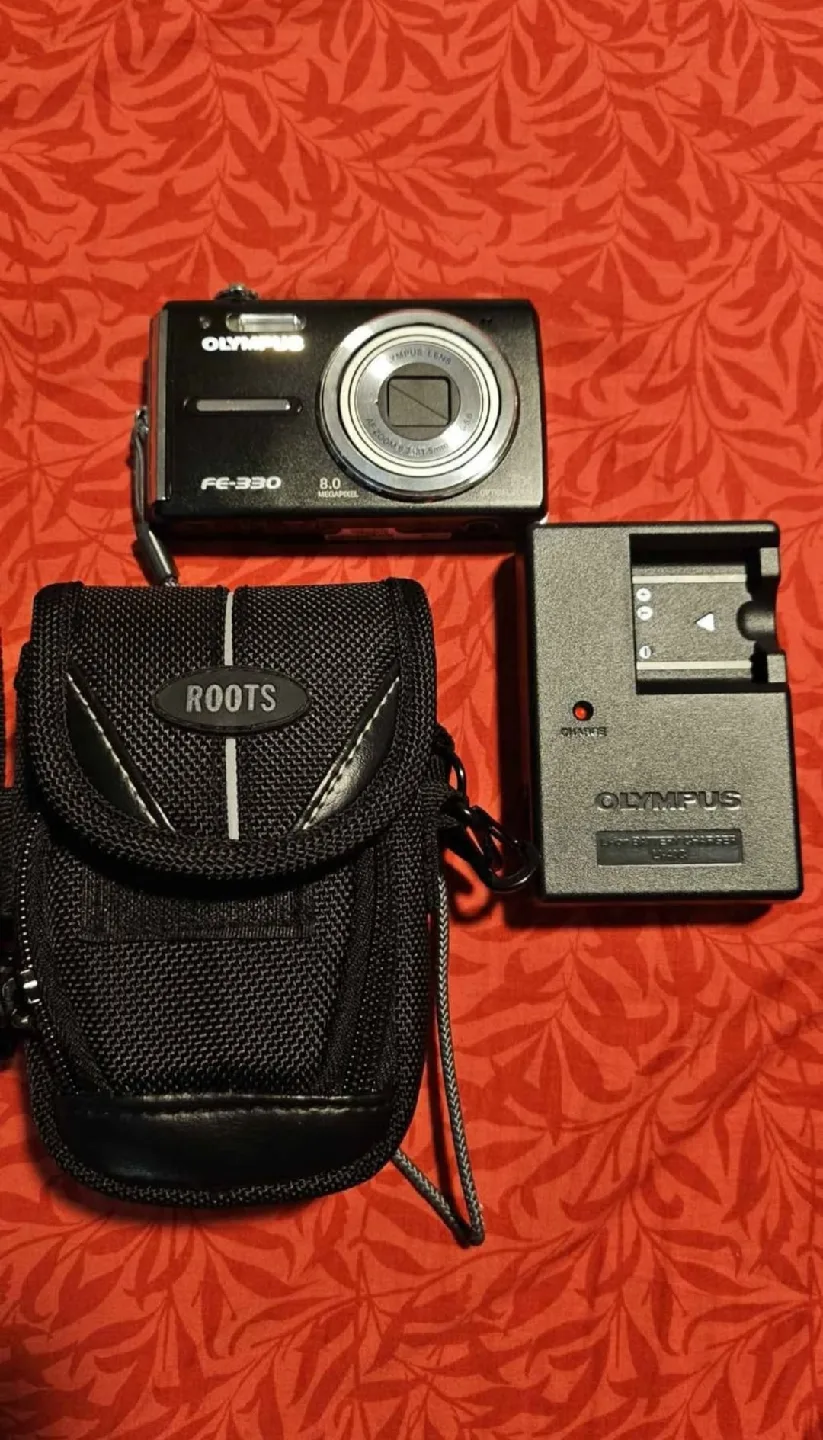 Olympus FE-330 8.0 Megapixel Camera w/ Case thumbnail