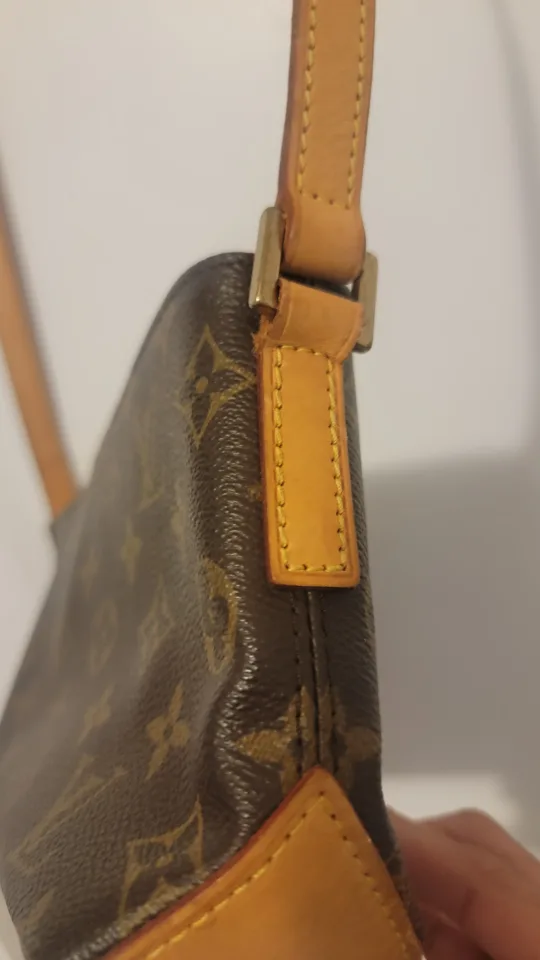 VINTAGE Louis Vuitton Monogram Canvas Trotteur cross body bag image indicator(5)