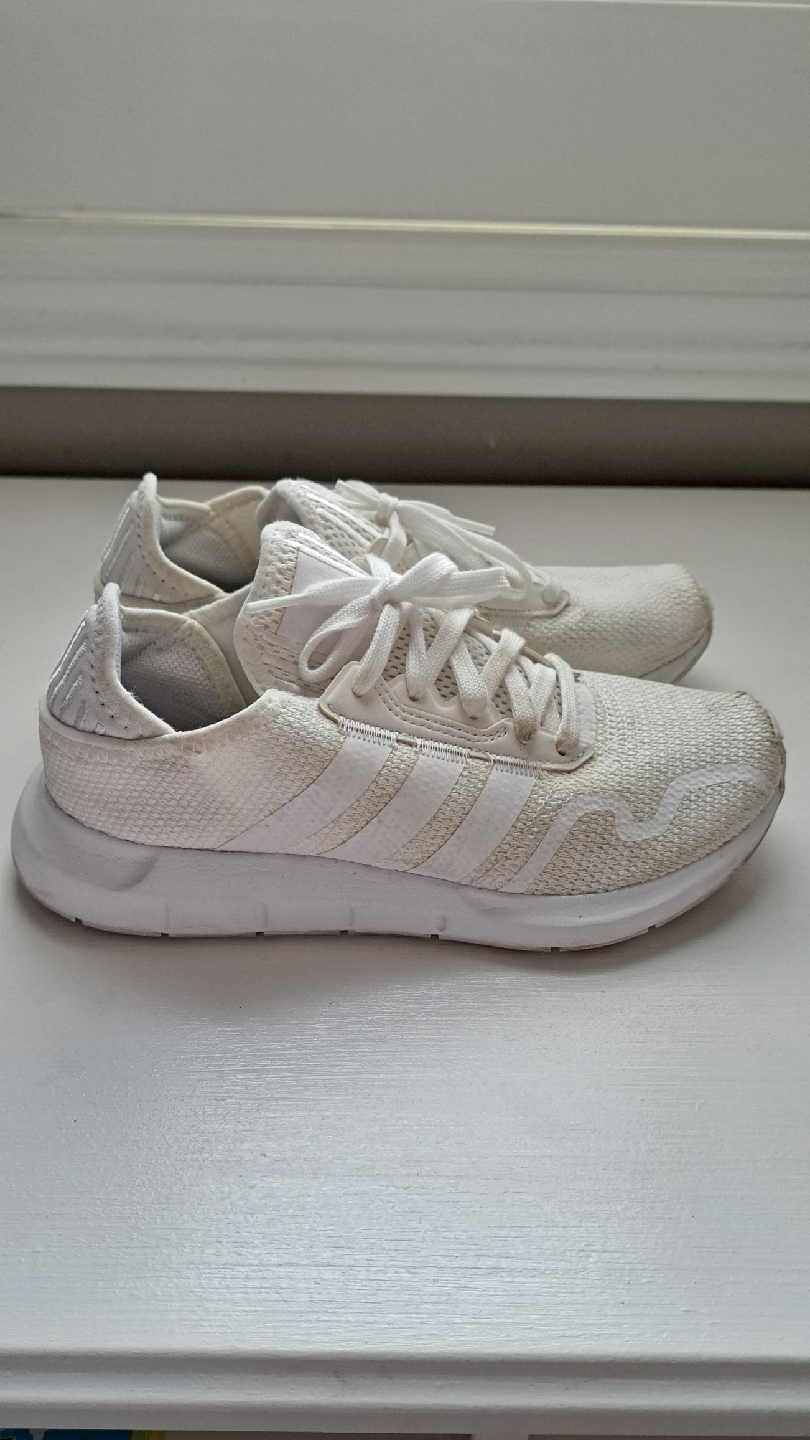 Adidas Swift Run 22 White Sneakers - Size 5.5 - photo 3