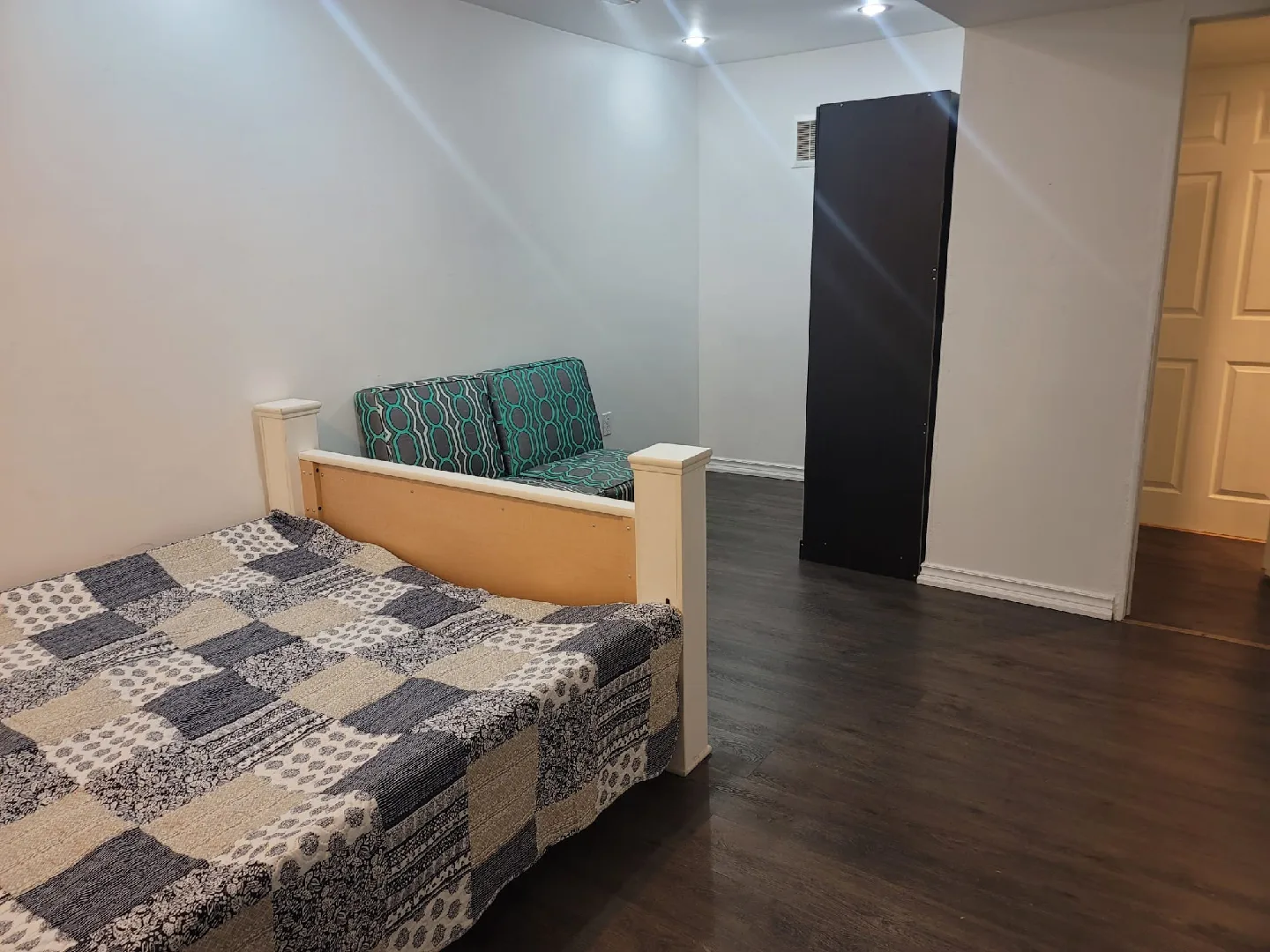 Basement for rent image indicator(6)