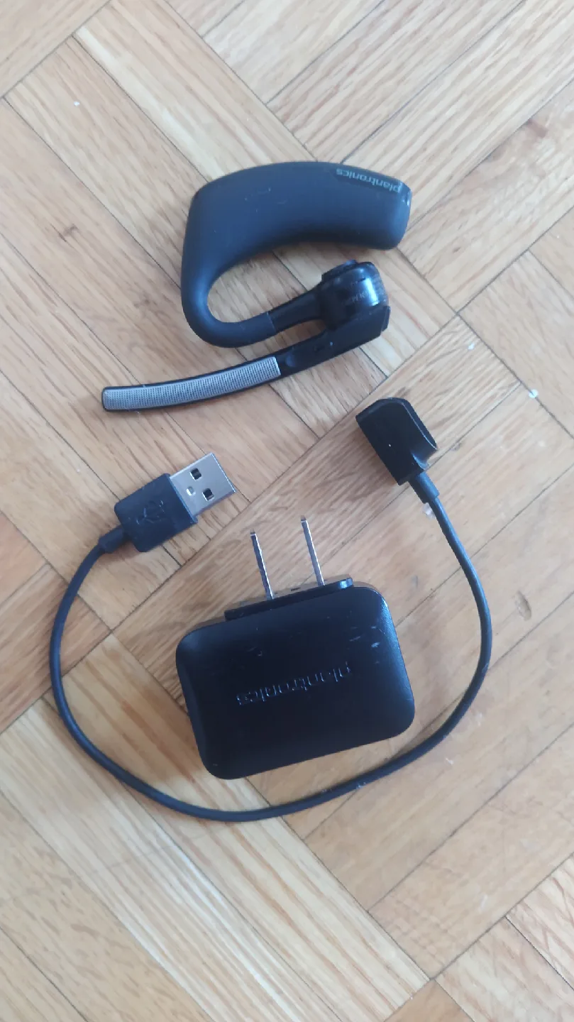 Plantronics Bluetooth Headset with Charger image indicator(4)