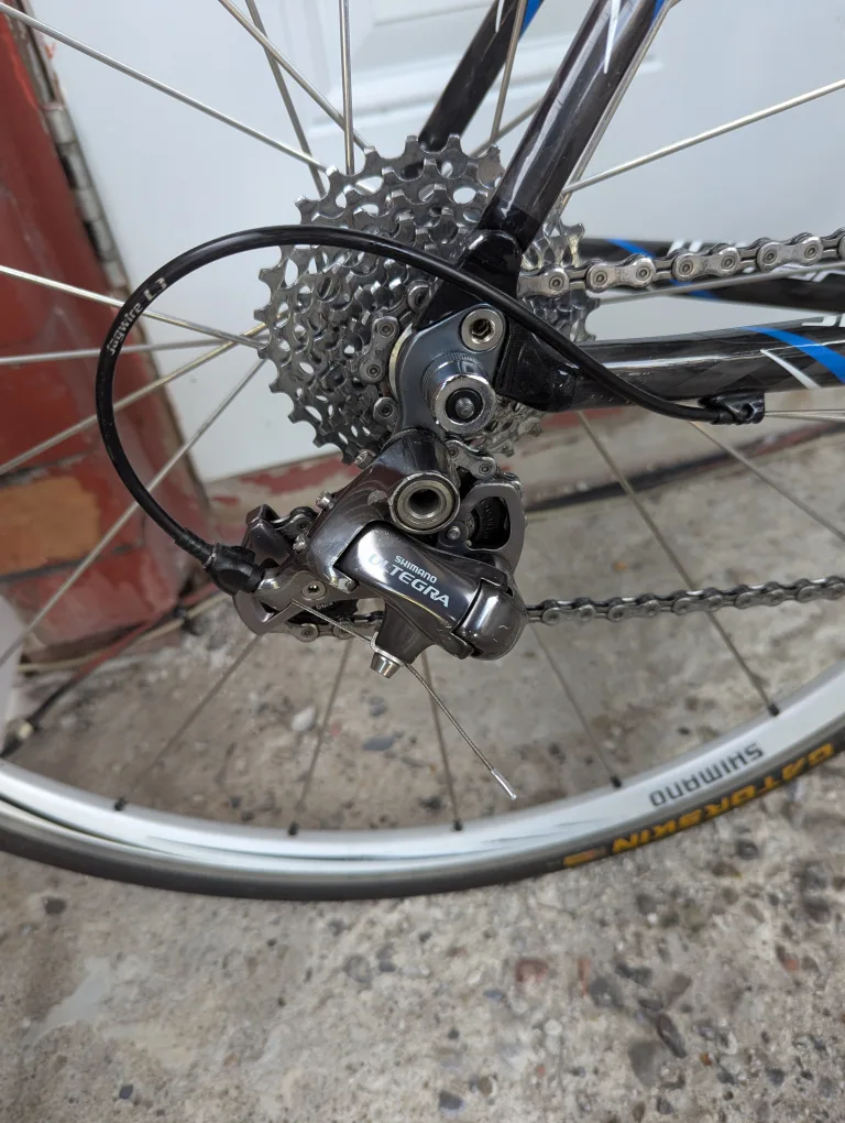 Specialized Tarmac carbon fiber Road Bike image indicator(6)