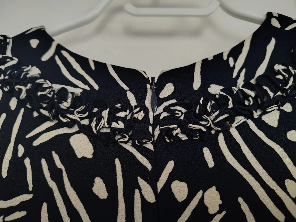 Carolina Herrera Classic Vintage Dress  - Size 4-6 image indicator(4)