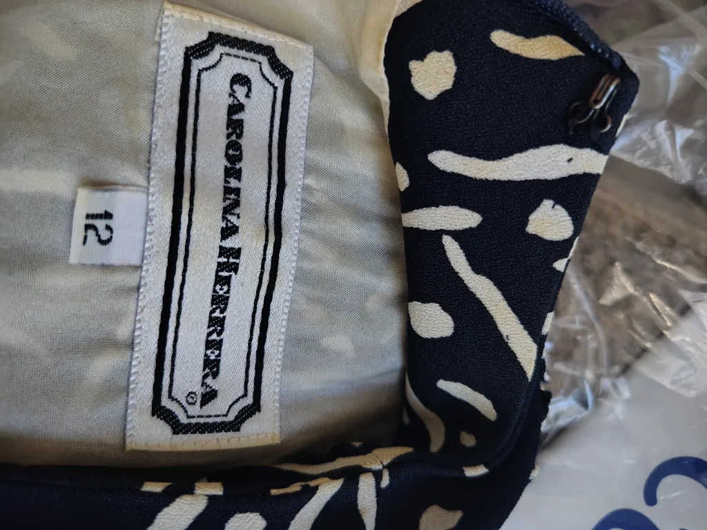 Carolina Herrera Classic Vintage Dress  - Size 4-6 image indicator(6)