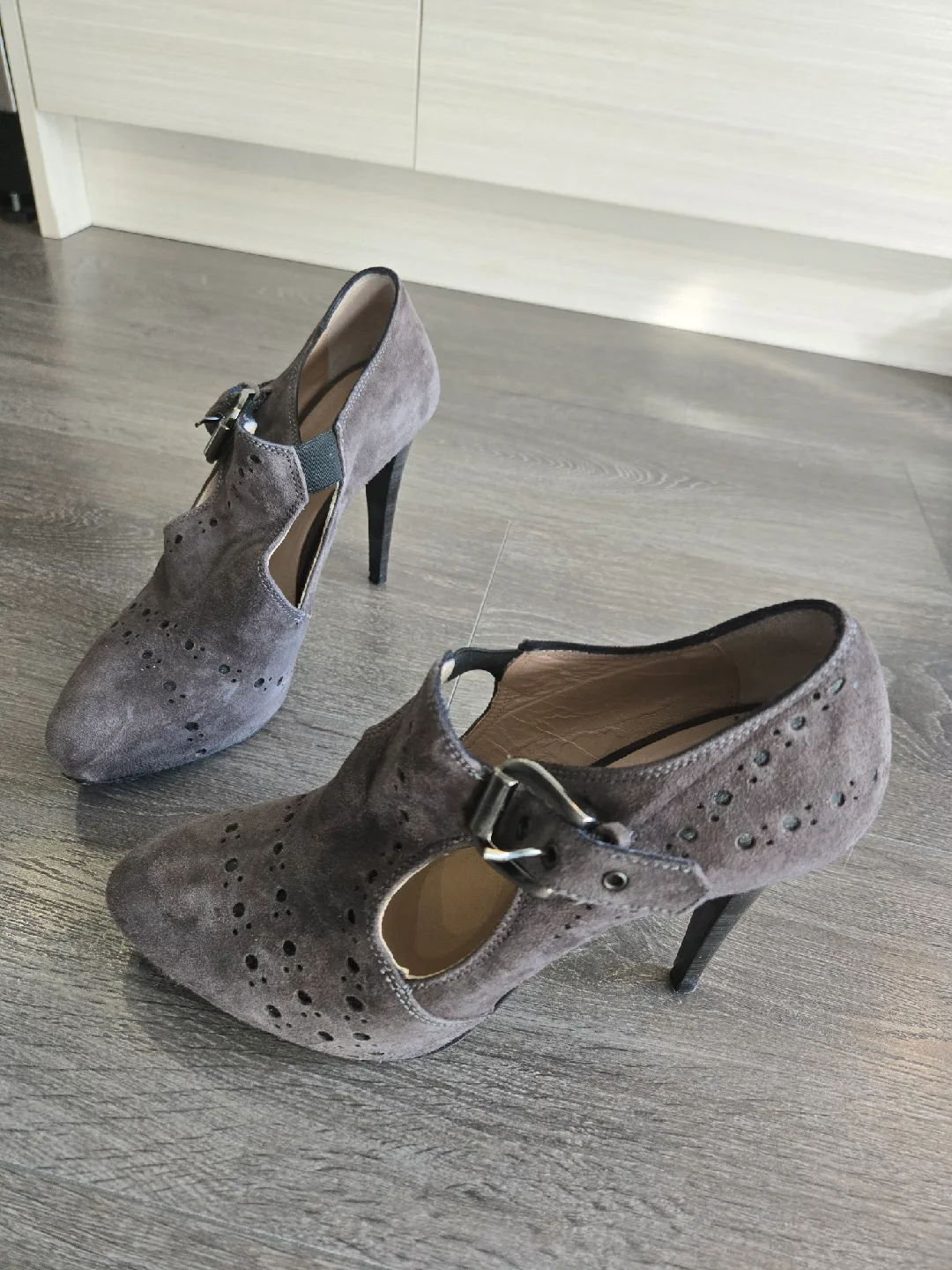 Napoleon Brown Suede Heels - Size 7 image indicator(5)