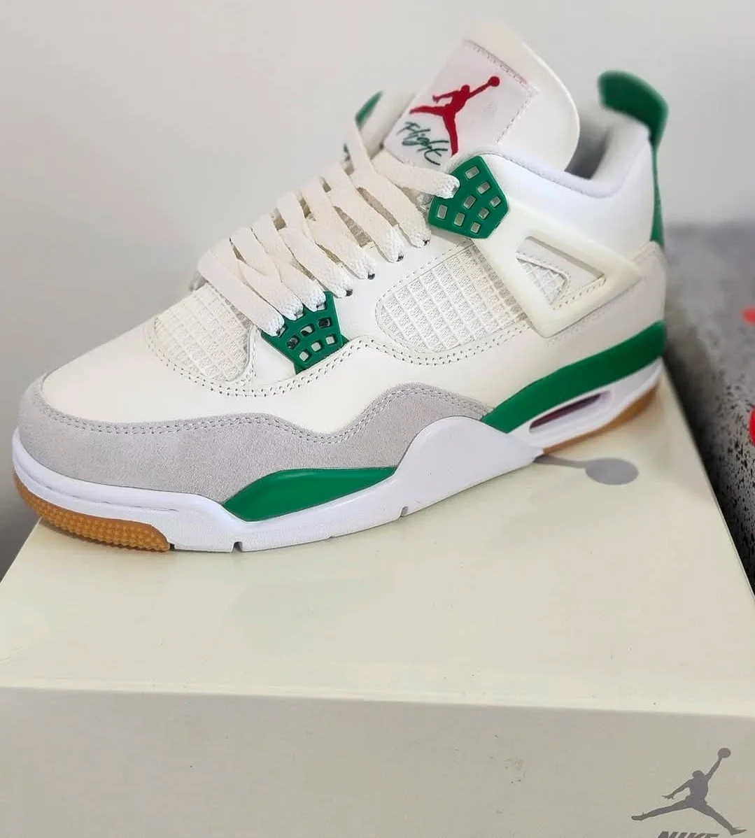 Nike Air Jordan 4 Retro Pine Green Size 9 image indicator(2)
