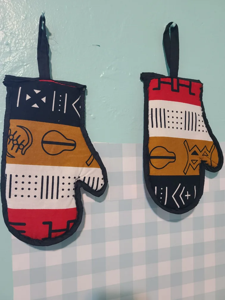 Handmade Oven Mitts - Set of 2 image indicator(3)