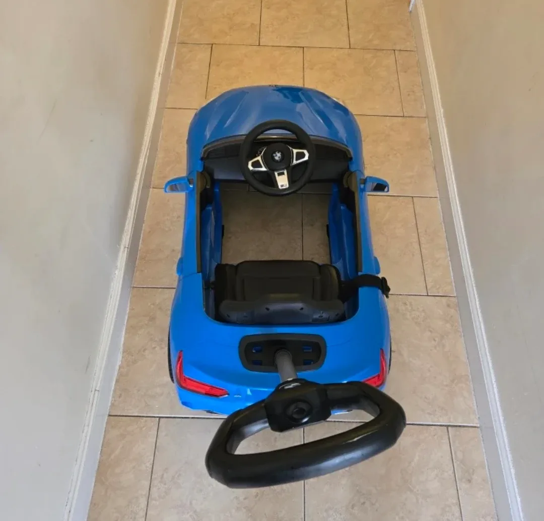 BMW Z4 Roadster Kids Ride-On Car image indicator(2)