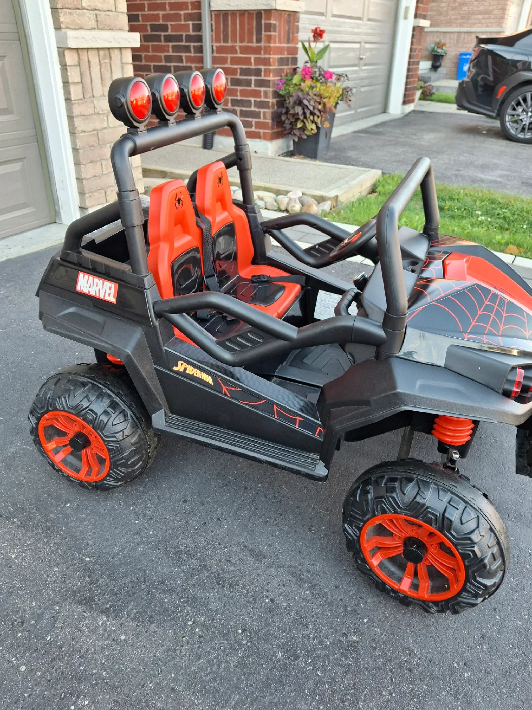 Marvel Spider-Man Ride-On Car image indicator(2)