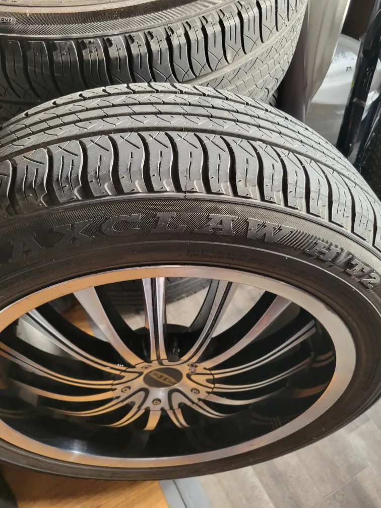 Set of 4 Maxclaw A/S 235/55R20 Tires with Rims