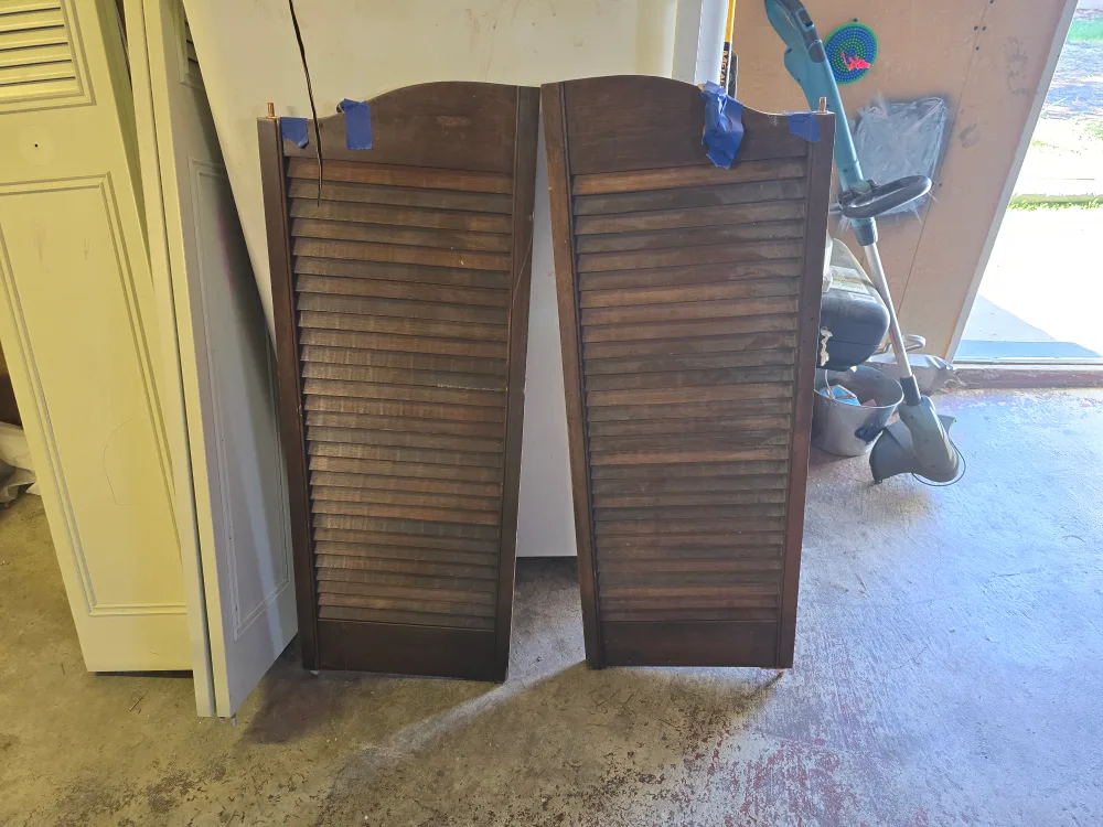 Wooden Louvered Bi-Fold Doors image indicator(2)