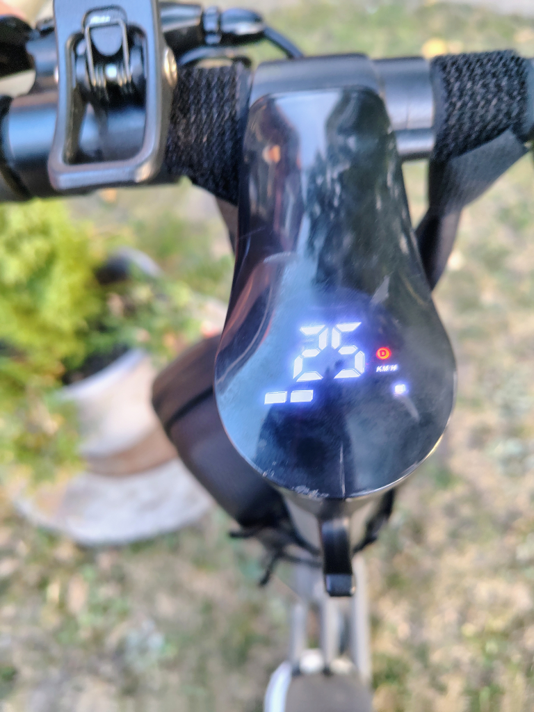 electric scooter goes up to 25 mph - photo 2