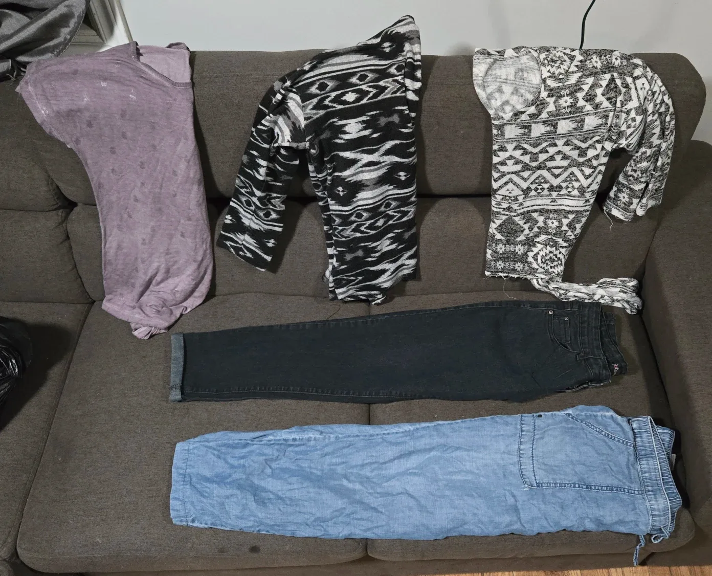 Women's Large Clothing Lot #3 image indicator(7)