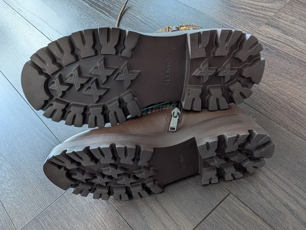 Brown Plaid Lace-Up Boots - Size 6.5 image indicator(4)