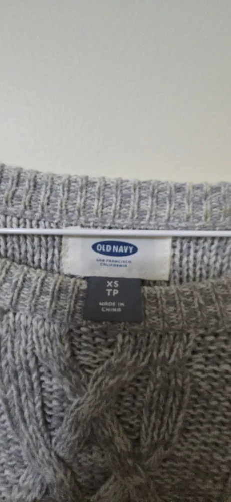 Old Navy XS Grey Cable Knit Sweater image indicator(2)