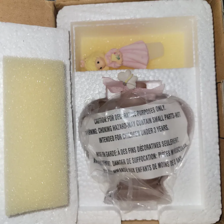 Precious Moments Scents of the Season Perfume Bottle image indicator(3)