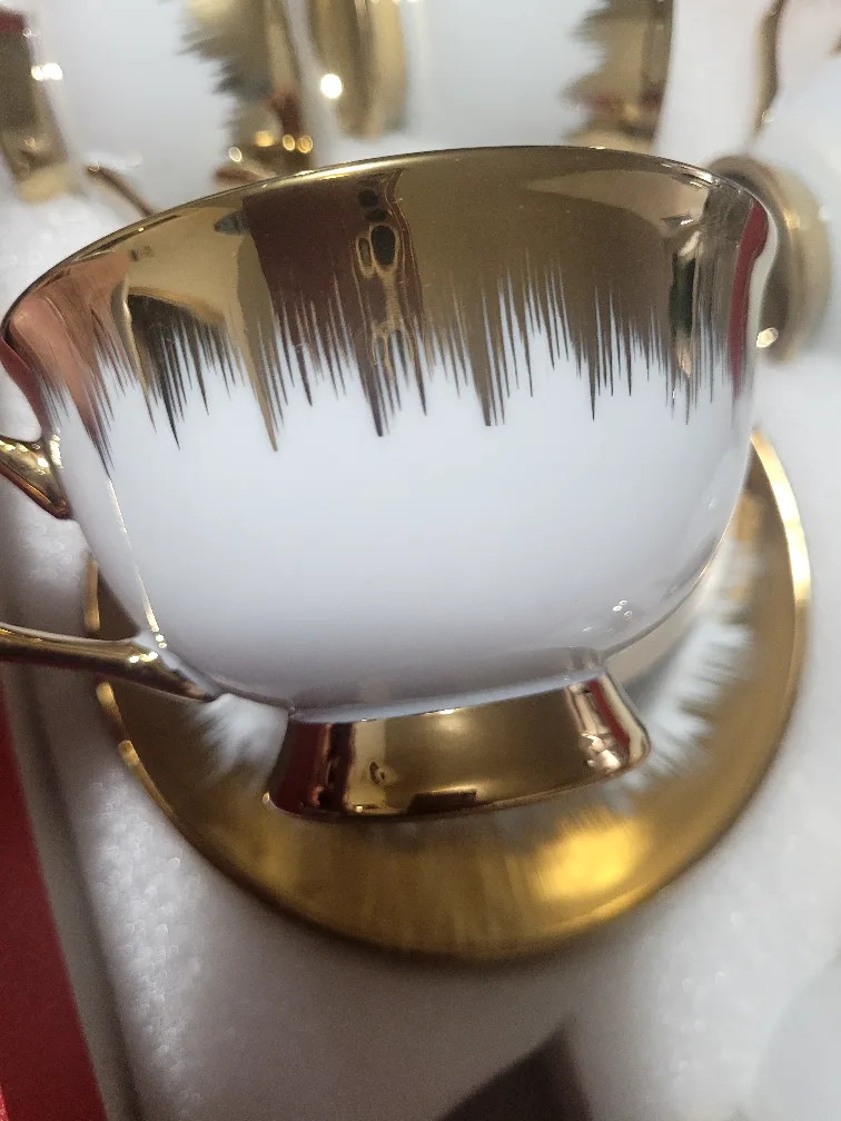 Tea Cup Set - White & Gold, 6 Cups & Saucers image indicator(4)