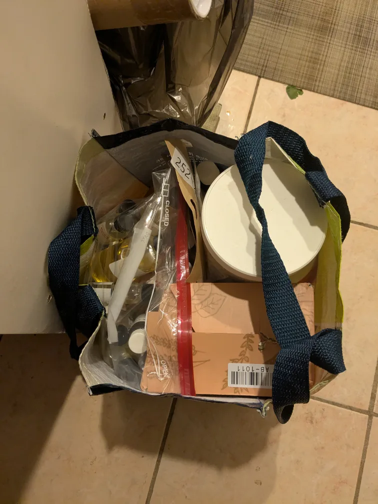 Assorted soap making supplies image indicator(5)