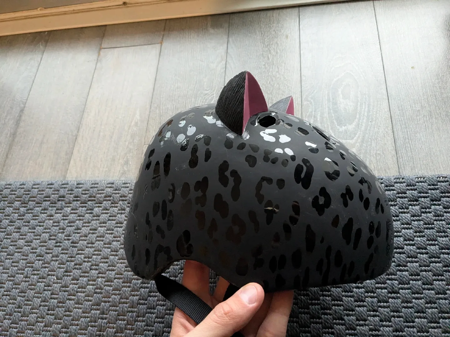 Youth Bike Helmet, Black/Pink, Ages 8+ image indicator(2)