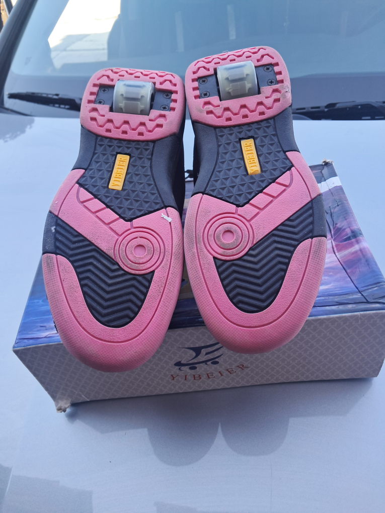 Yibeier Roller Skate Shoes - Youth Size - photo 3