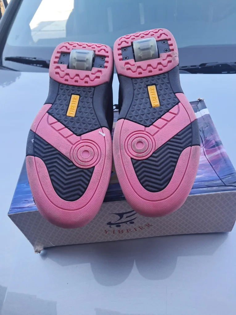 Yibeier Roller Skate Shoes - Youth Size image indicator(3)