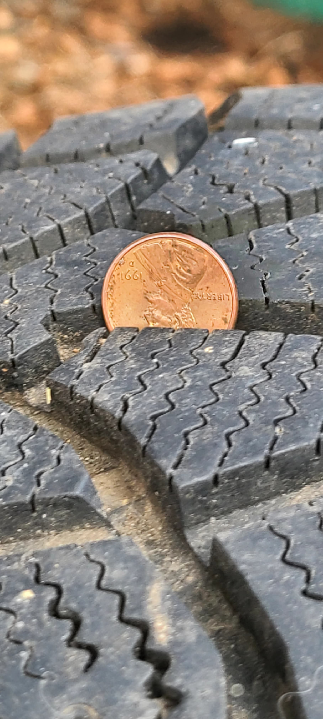 Rovelo Tire - 235/60R17
