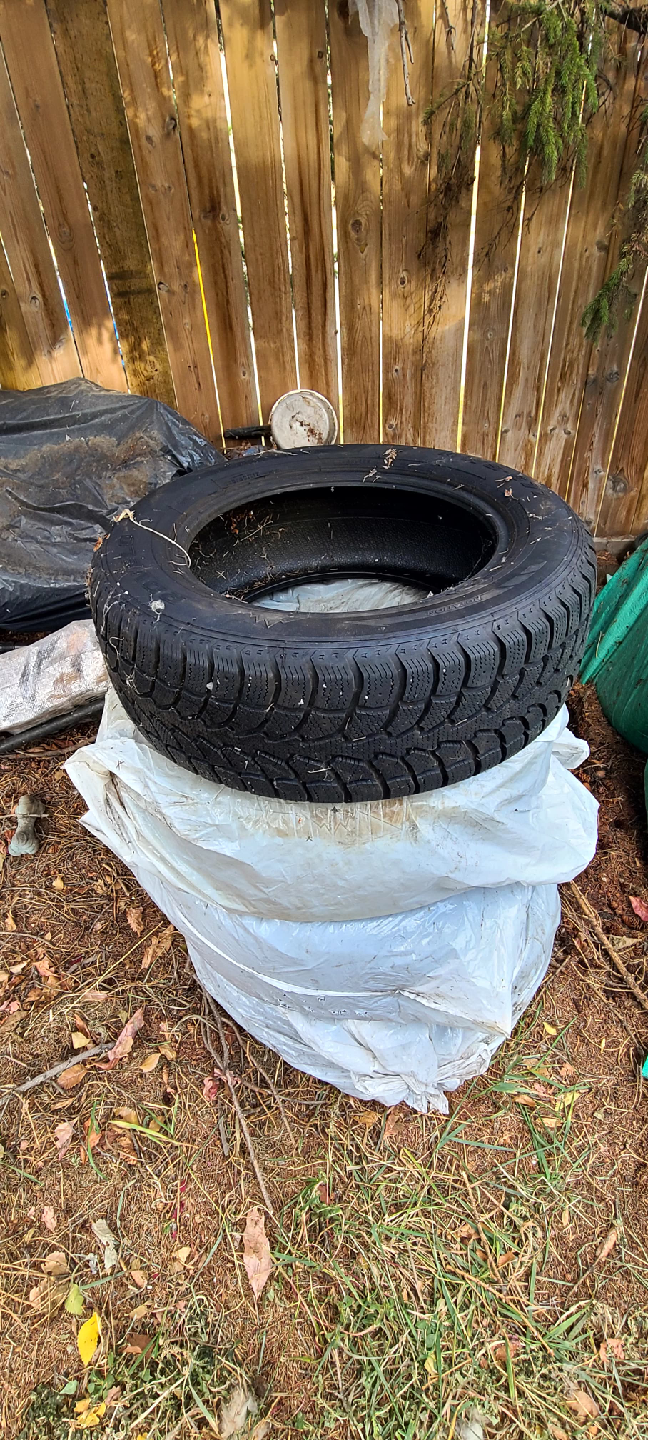 Rovelo Tire - 235/60R17 - photo 2