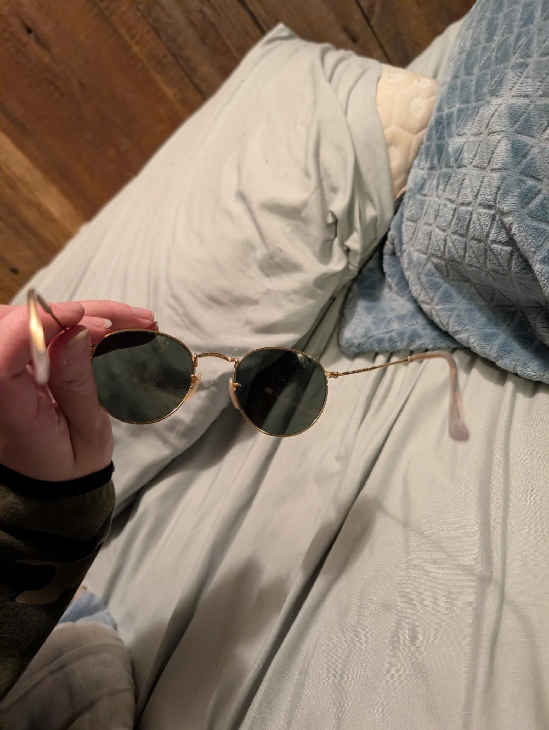 Ray-Ban Round Metal Gold Sunglasses image indicator(4)