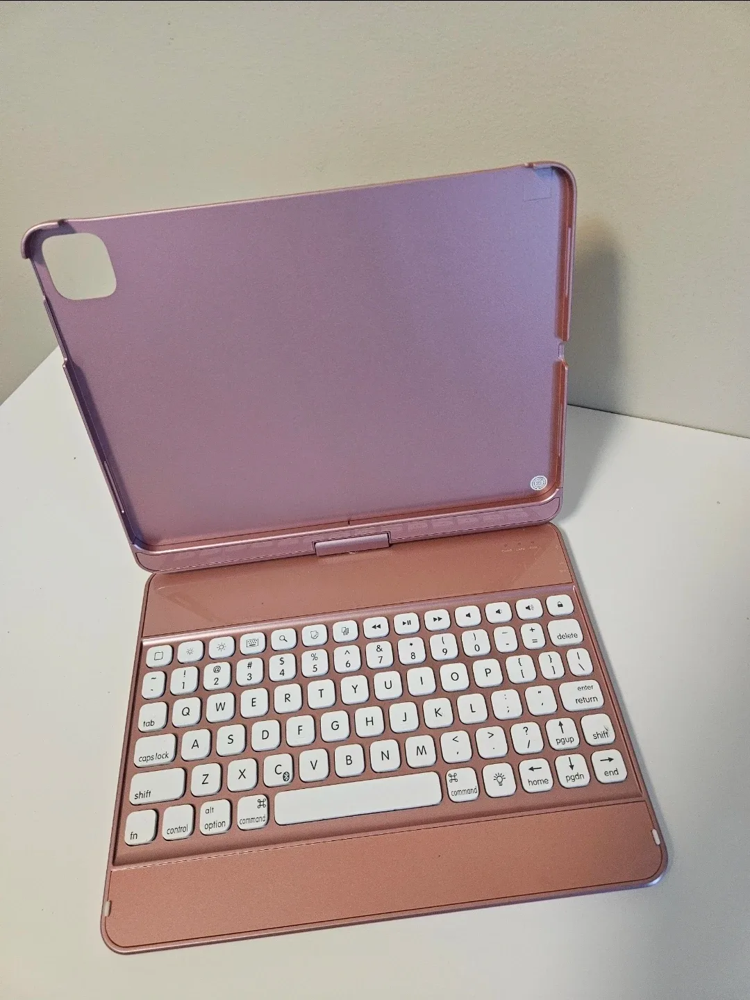 Rose Gold iPad Air 5th Gen Keyboard Case image indicator(2)