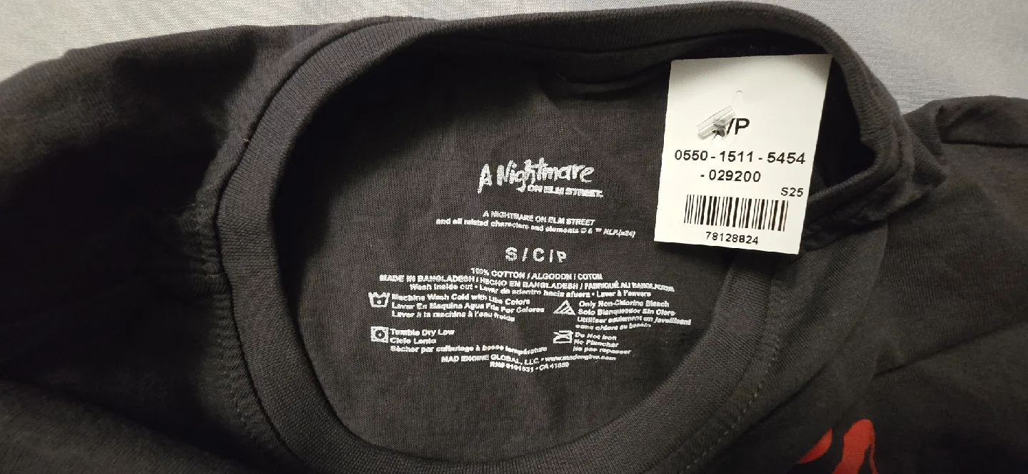 NEW! Nightmare on Elm Street Graphic T-Shirt! - Adult Size Small image indicator(6)