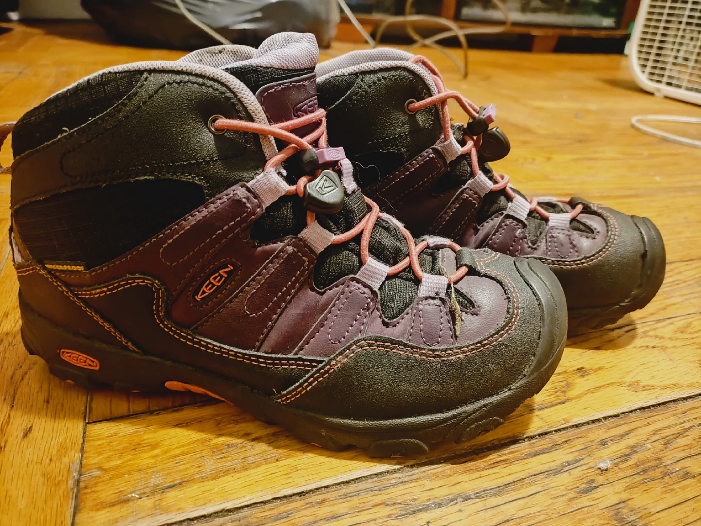 KEEN Kids' Hiking Boots Purple- Size 4 Used Great condition - photo 2