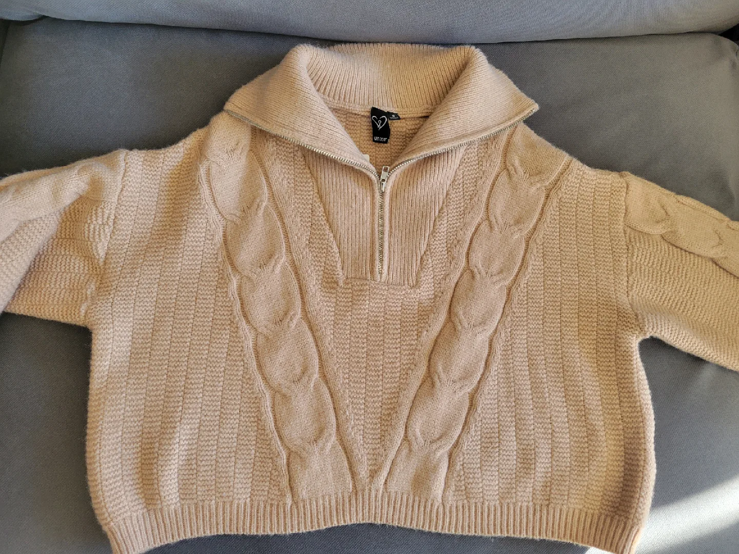 Cropped sweater tag on - Size M image indicator(2)