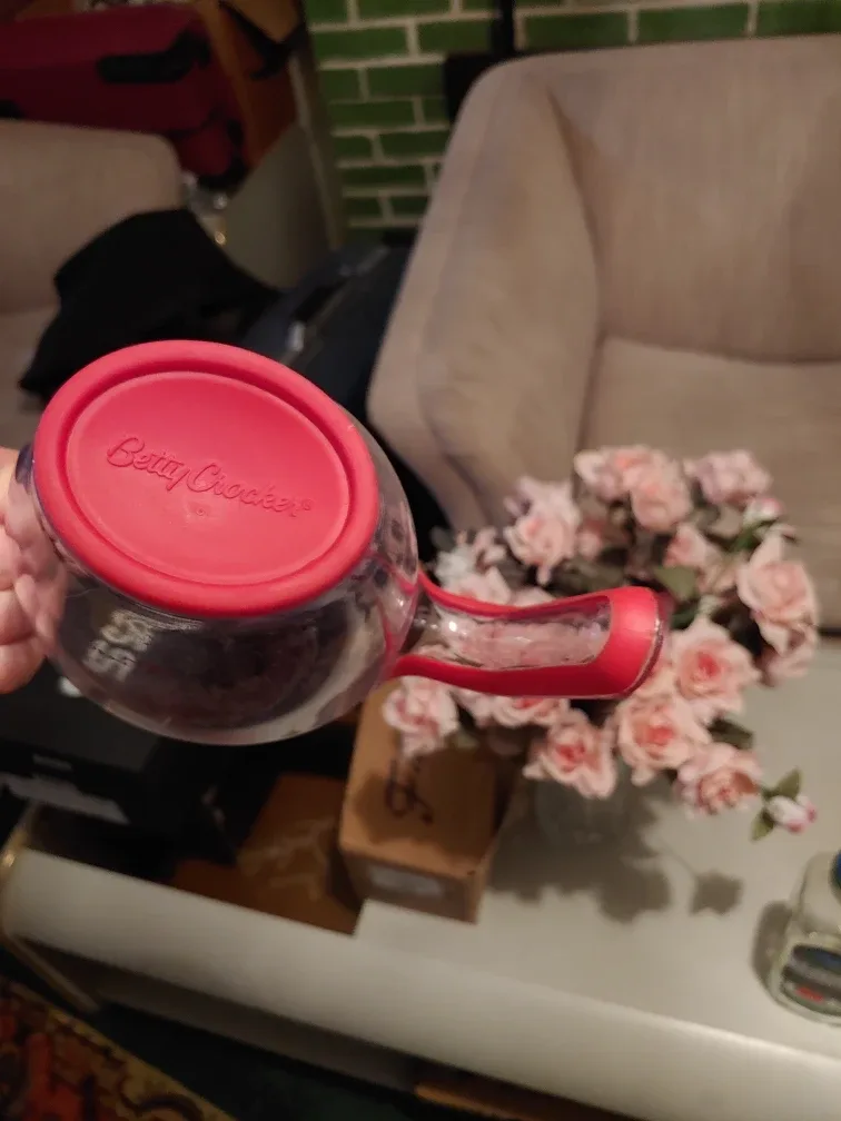 Betty Crocker 2-Cup Measuring Cup image indicator(3)