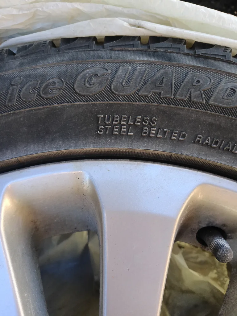 Subaru Wheel with Tire - 205/55R16 image indicator(6)