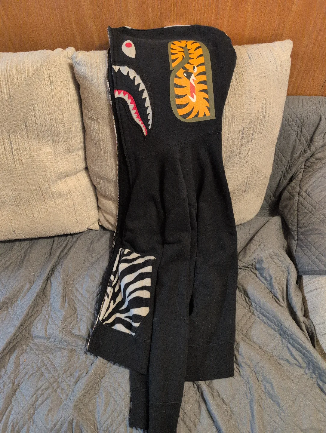 Bathing Ape (BAPE) Shark Hoodie - Size L image indicator(2)