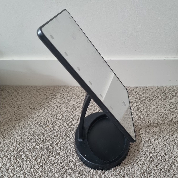 LED vanity mirror - photo 3
