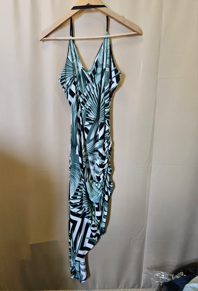 PrettyLittleThing Green Palm Print Ruched Dress image indicator(2)