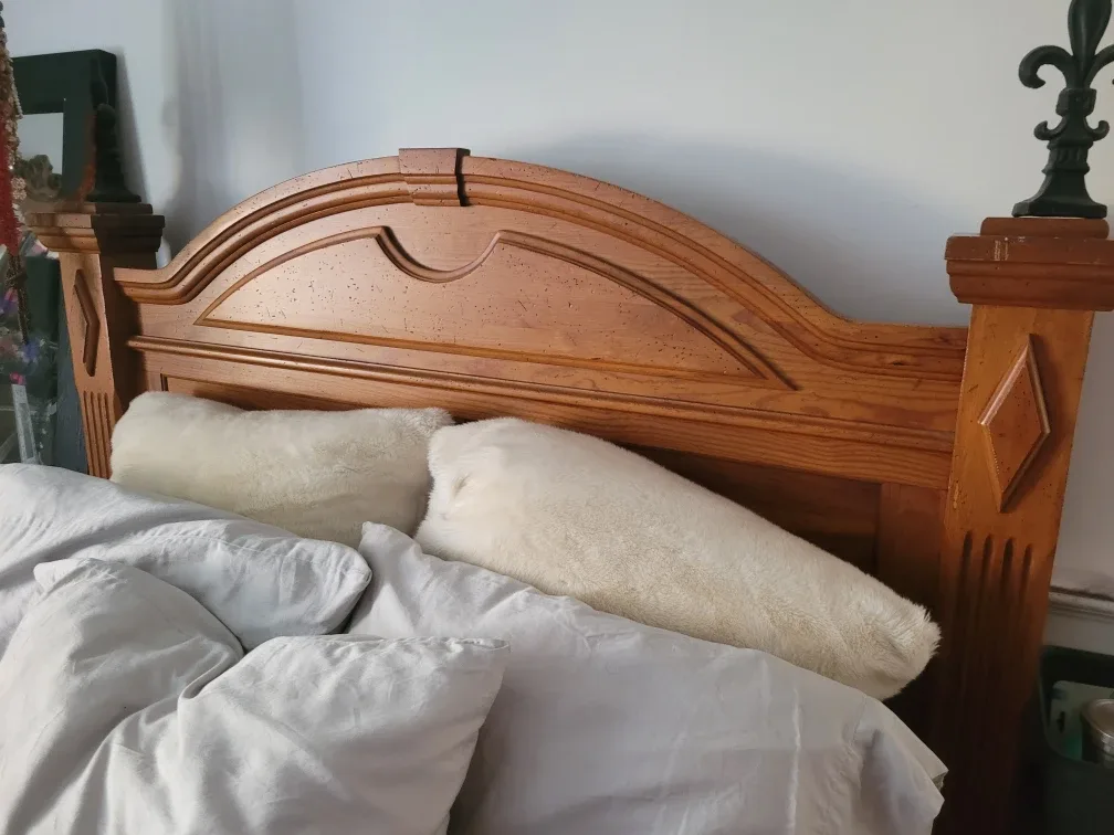 Queen size - Wooden Bed Frame with 10 inch memory foam mattress. image indicator(4)