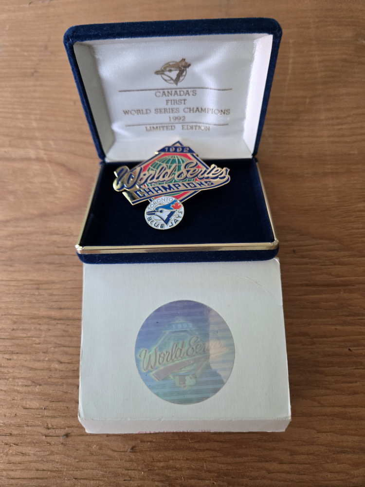 Toronto Blue Jays 1992 World Series Champions Pin! - photo 2