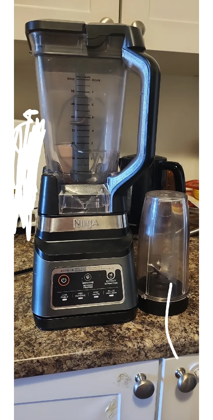 Ninja Professional Blender with Nutri Ninja Cups thumbnail