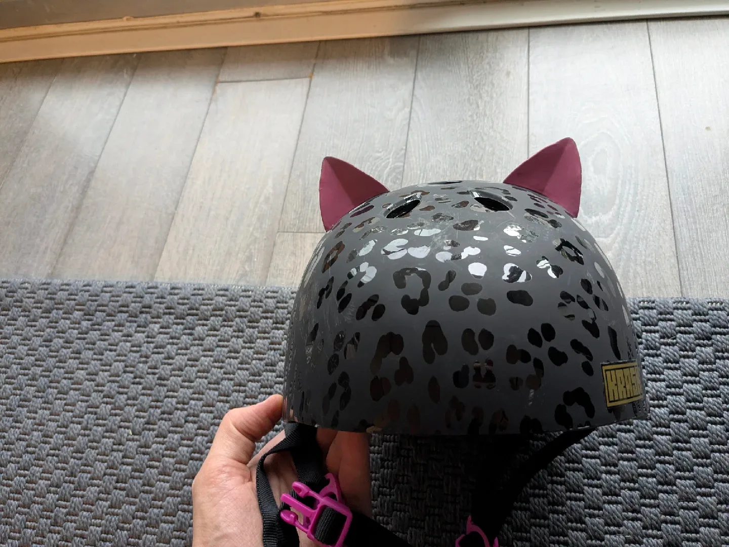 Youth Bike Helmet, Black/Pink, Ages 8+ image indicator(3)