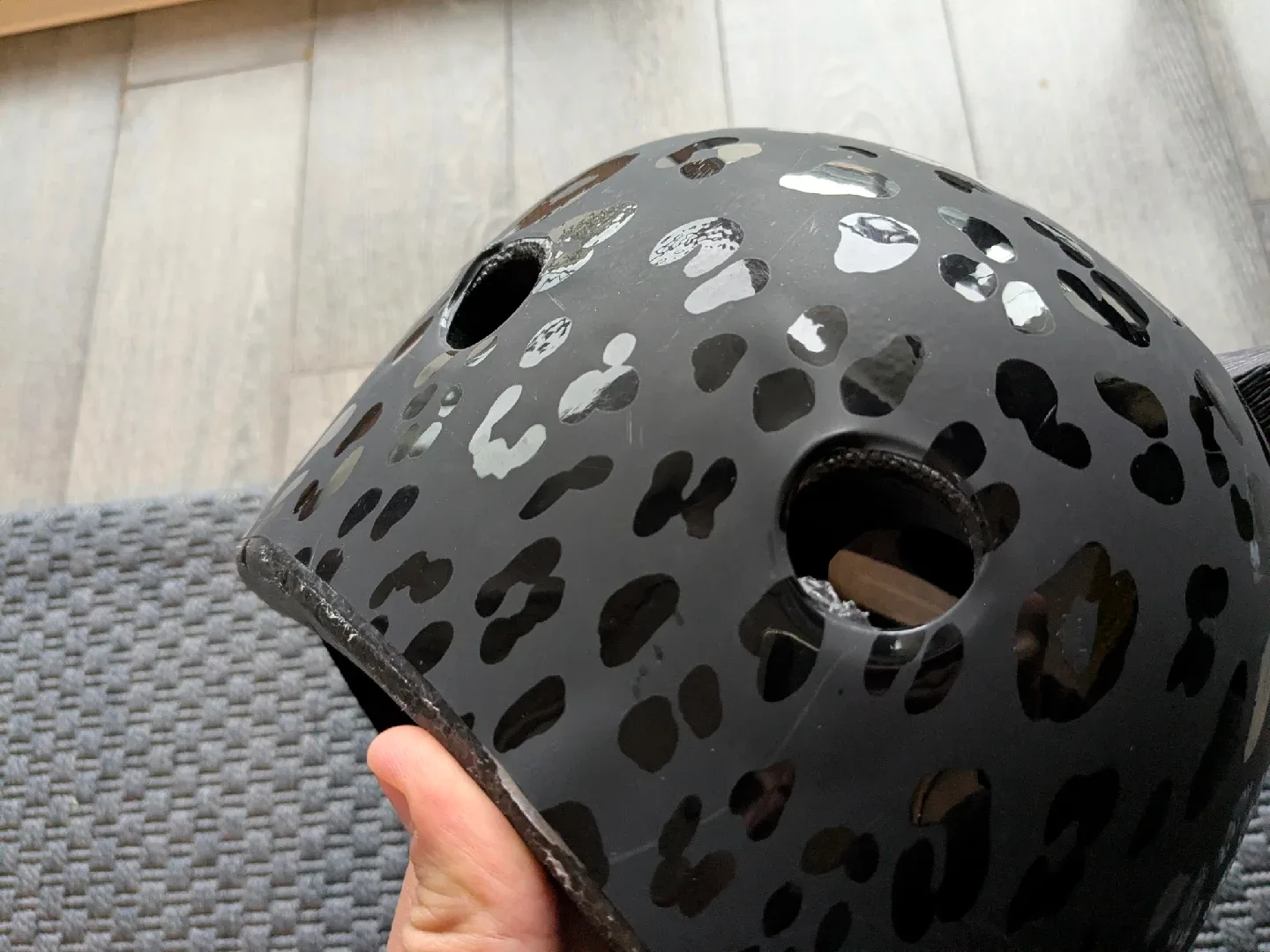 Youth Bike Helmet, Black/Pink, Ages 8+ image indicator(5)