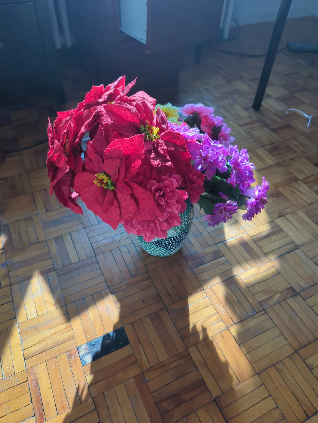 flower vase with bunches of flowers image indicator(2)