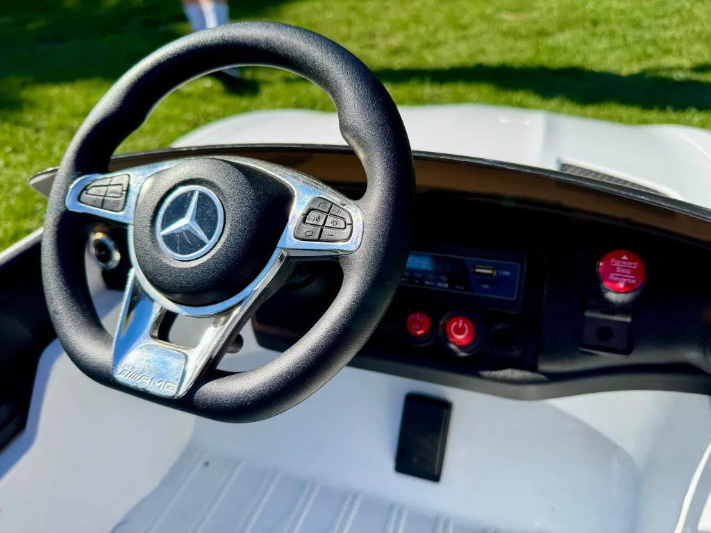 Mercedes-Benz AMG GT Kids Ride On Car - White image indicator(9)
