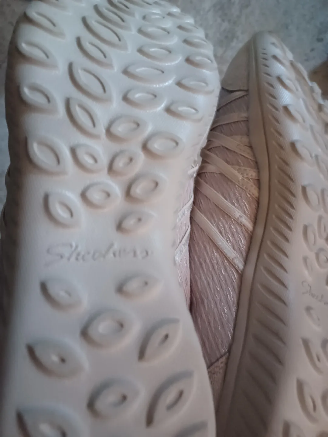 Skechers Classic Fit Air-Cooled Memory Foam Shoes image indicator(2)