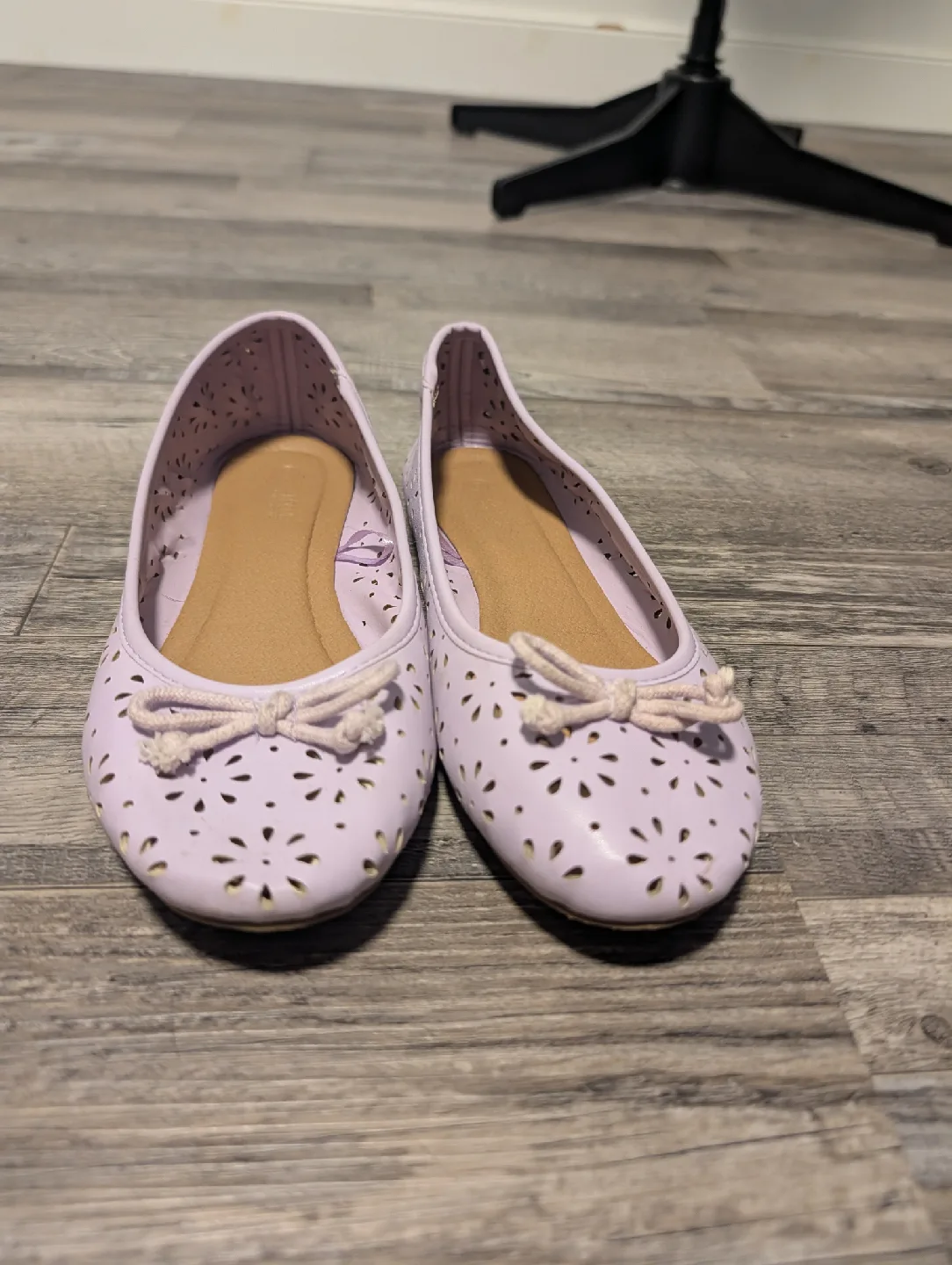 Assorted Women's Shoes image indicator(3)